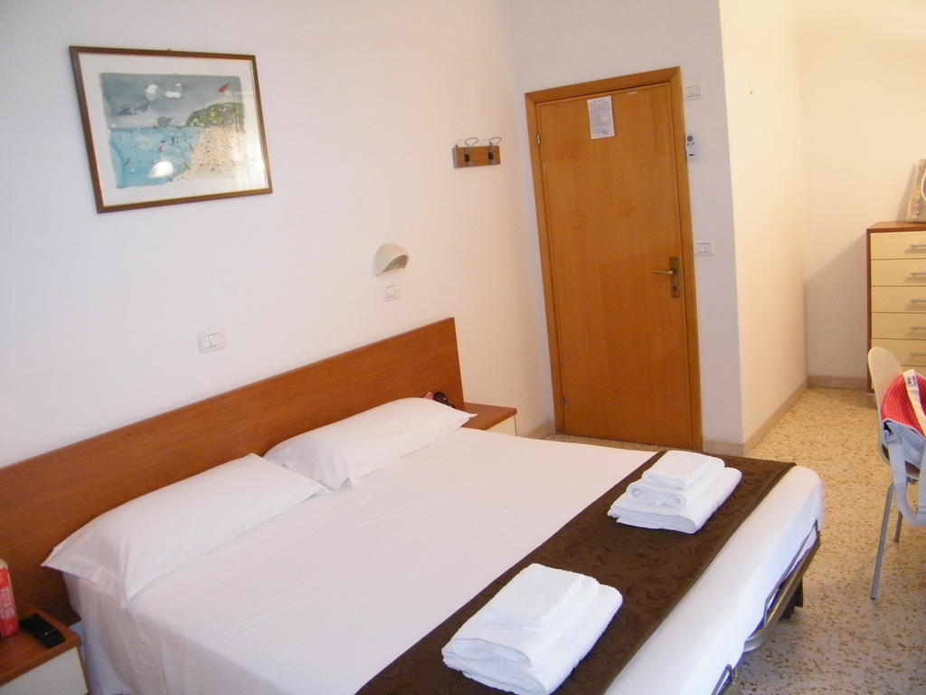 Hotel Nuovo Fiore كاتوليكا الغرفة الصورة