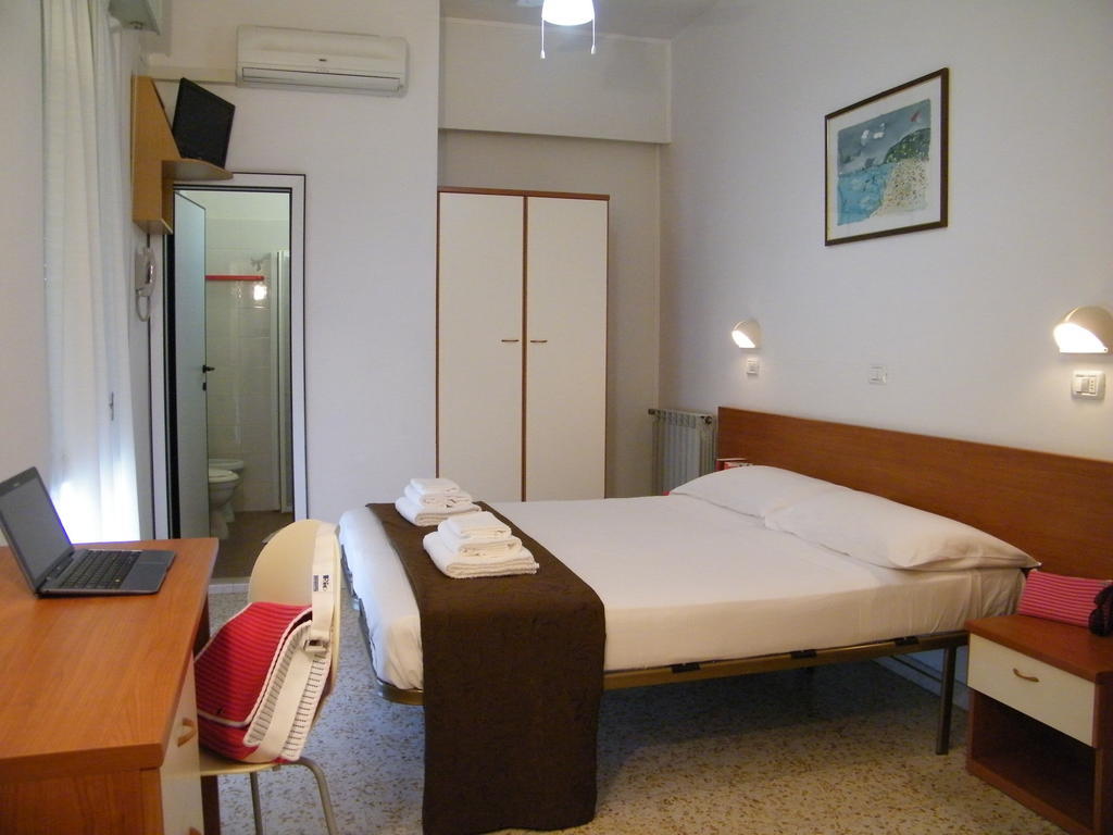 Hotel Nuovo Fiore كاتوليكا الغرفة الصورة