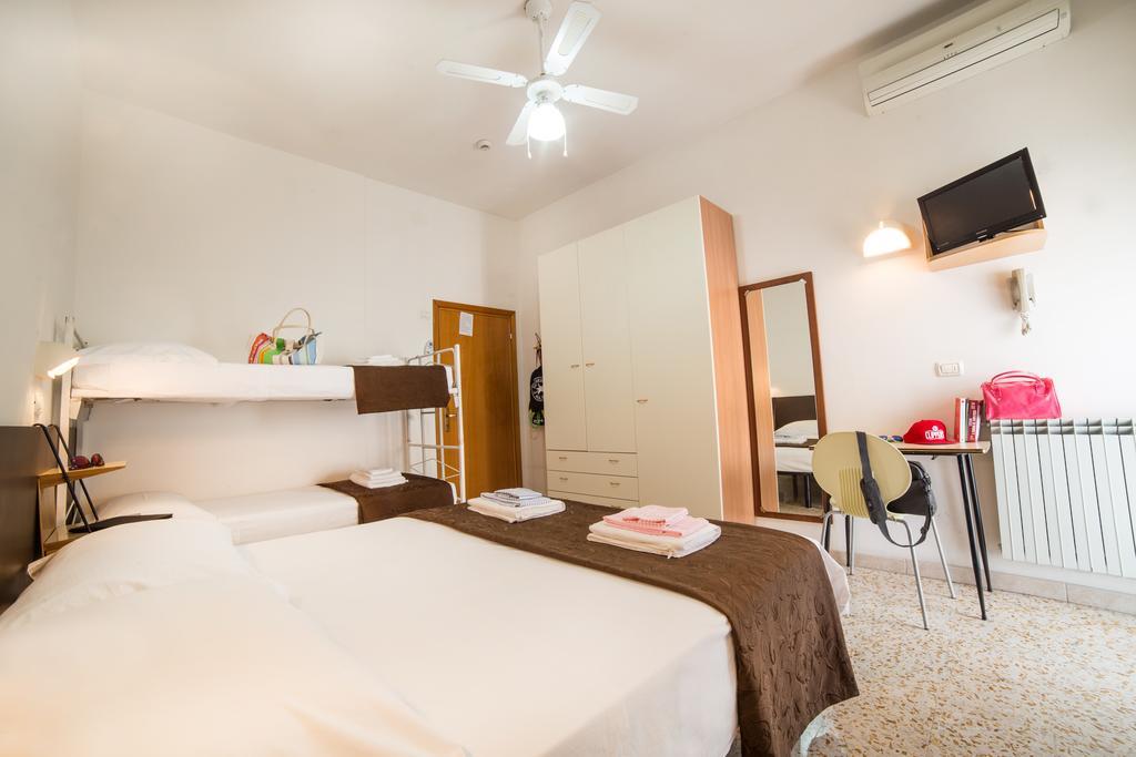 Hotel Nuovo Fiore كاتوليكا الغرفة الصورة