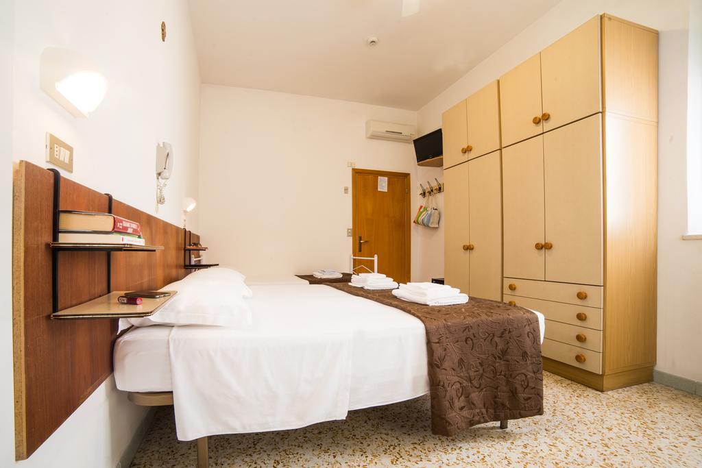 Hotel Nuovo Fiore كاتوليكا الغرفة الصورة