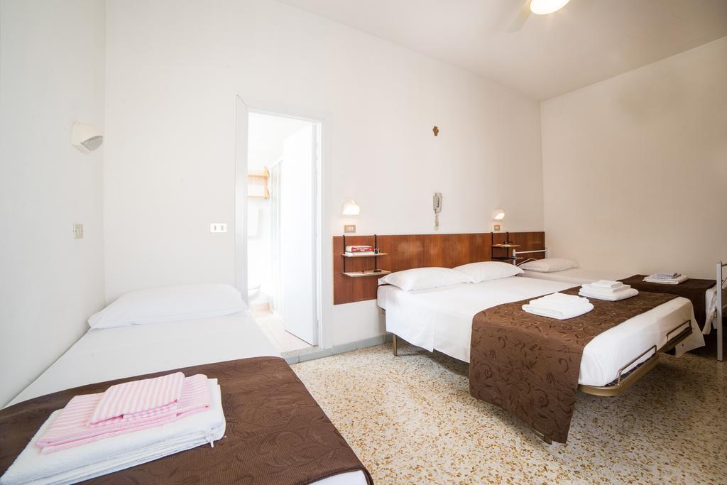 Hotel Nuovo Fiore كاتوليكا الغرفة الصورة