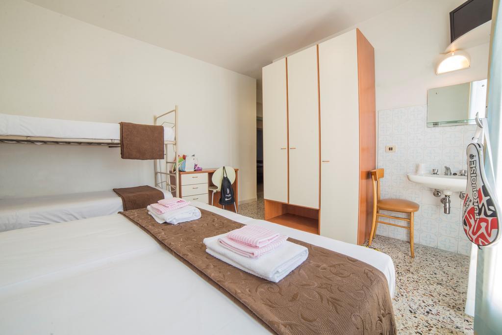 Hotel Nuovo Fiore كاتوليكا الغرفة الصورة