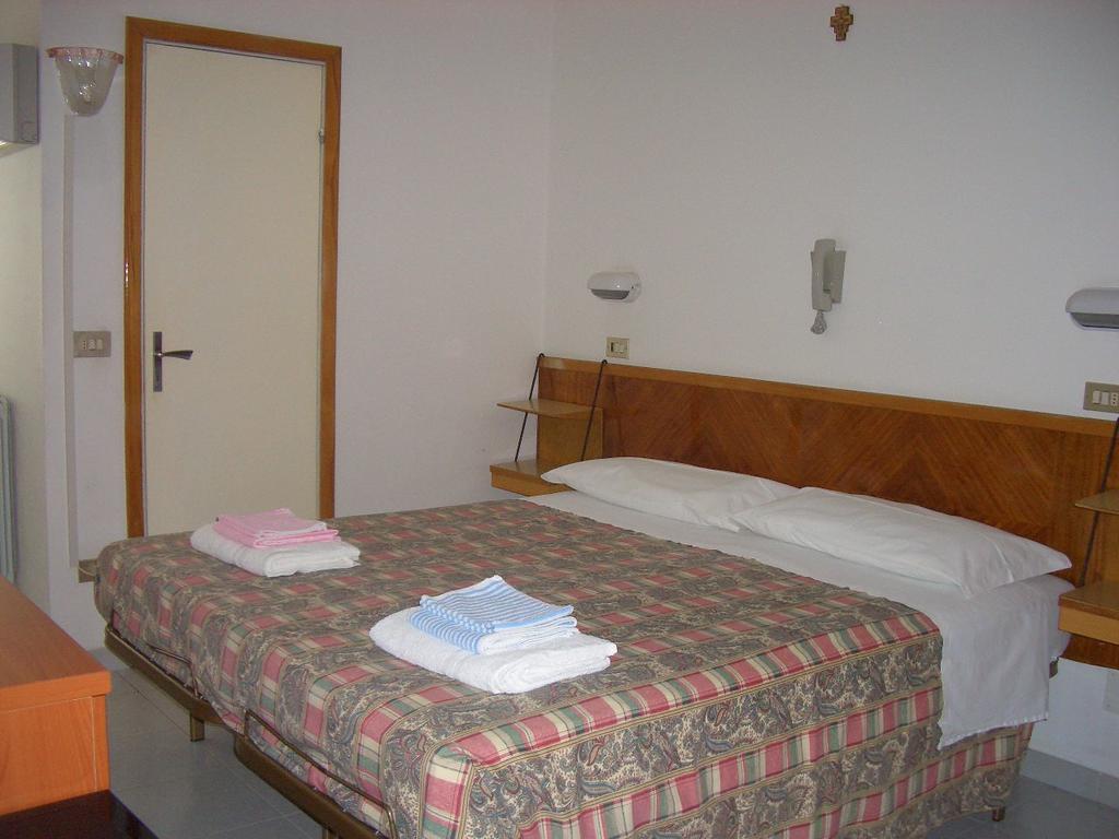 Hotel Nuovo Fiore كاتوليكا الغرفة الصورة